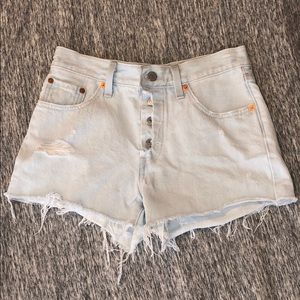 Levi’s denim shorts - size 25